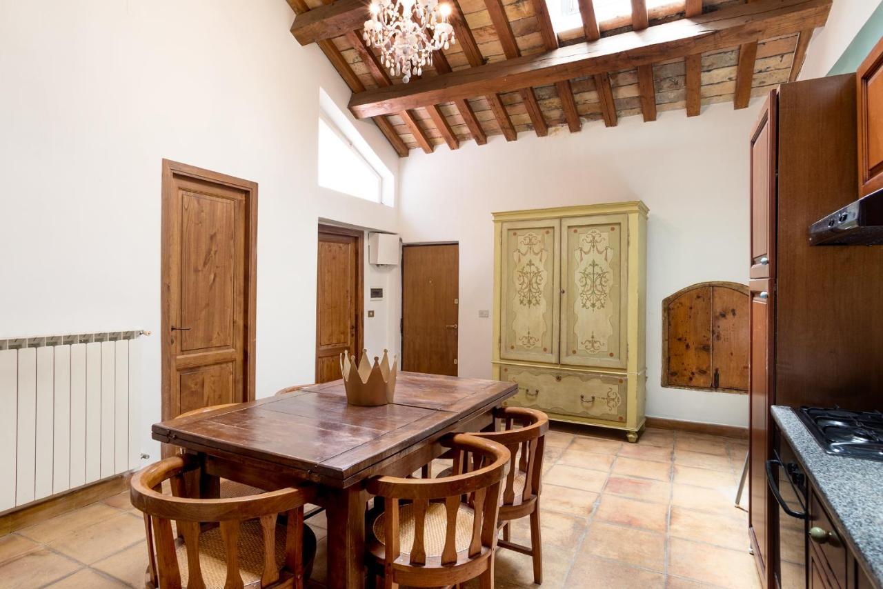 Apartment Palace Of Flowers 53 Piazza Navona *